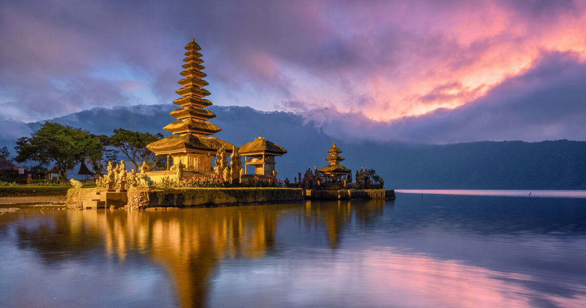 Discover the most beautiful places in Bali with our expert guide. From stunning beaches and picturesque rice paddies to ancient temples and lush forests, Bali offers a wealth of natural and cultural attractions. Explore Bali's hidden gems and must-see sights with our comprehensive guide to the island's most beautiful places